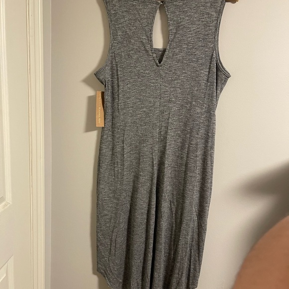 Sleeveless Gray Dress - Picture 3 of 3